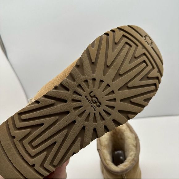 UGG Classic Short Womens 6 Ankle Boots Booties Winter Fall Pull On Sherpa Lined - Picture 6 of 9